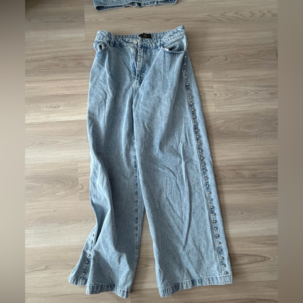 House of Harlow 1960 Light Blue Denim Wide-Leg Jeans and Top Set - Picture 2 of 5